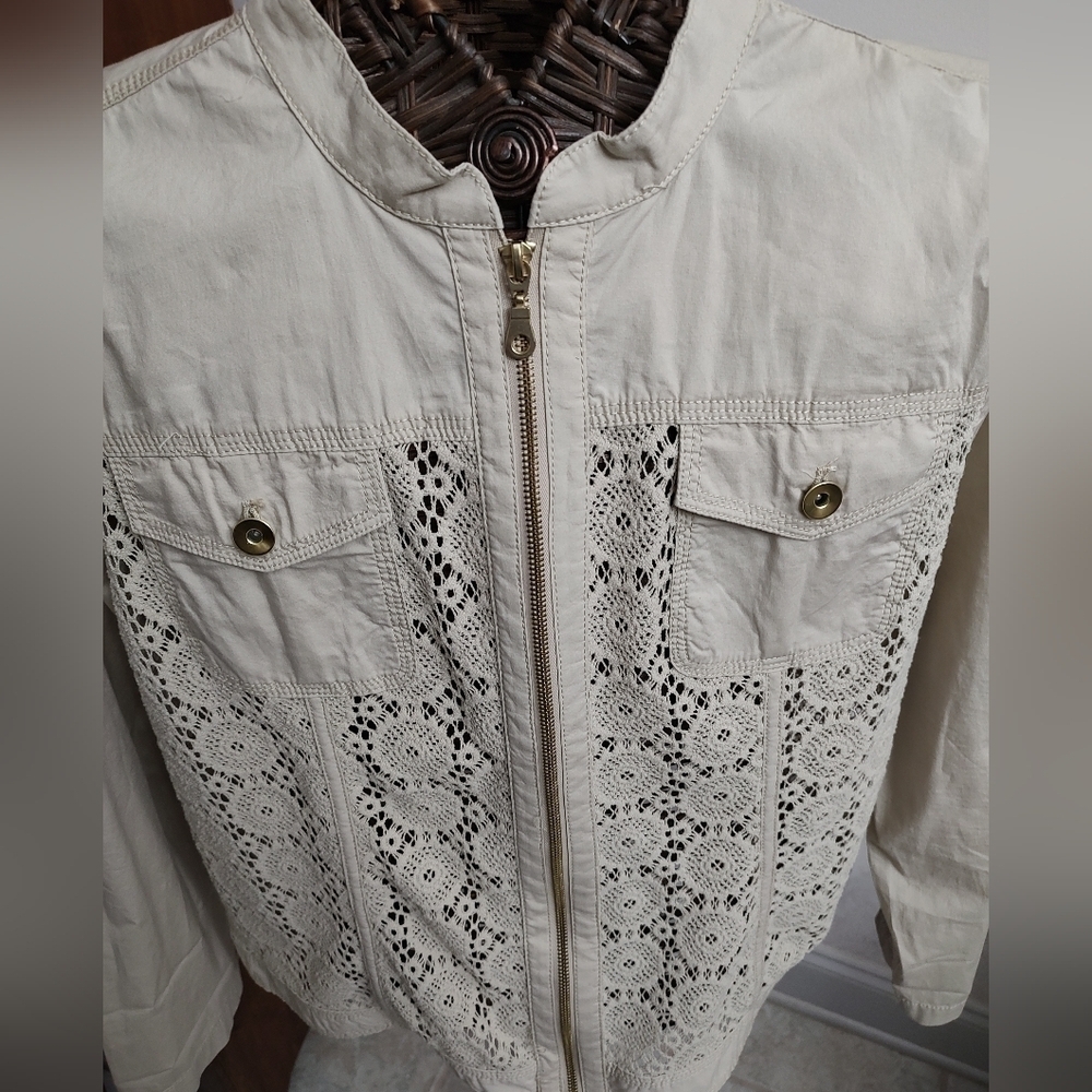 Chicos Size 2 (12-14) Tan Crochet Lace Zip Front Casual Feminine Utility Jacket